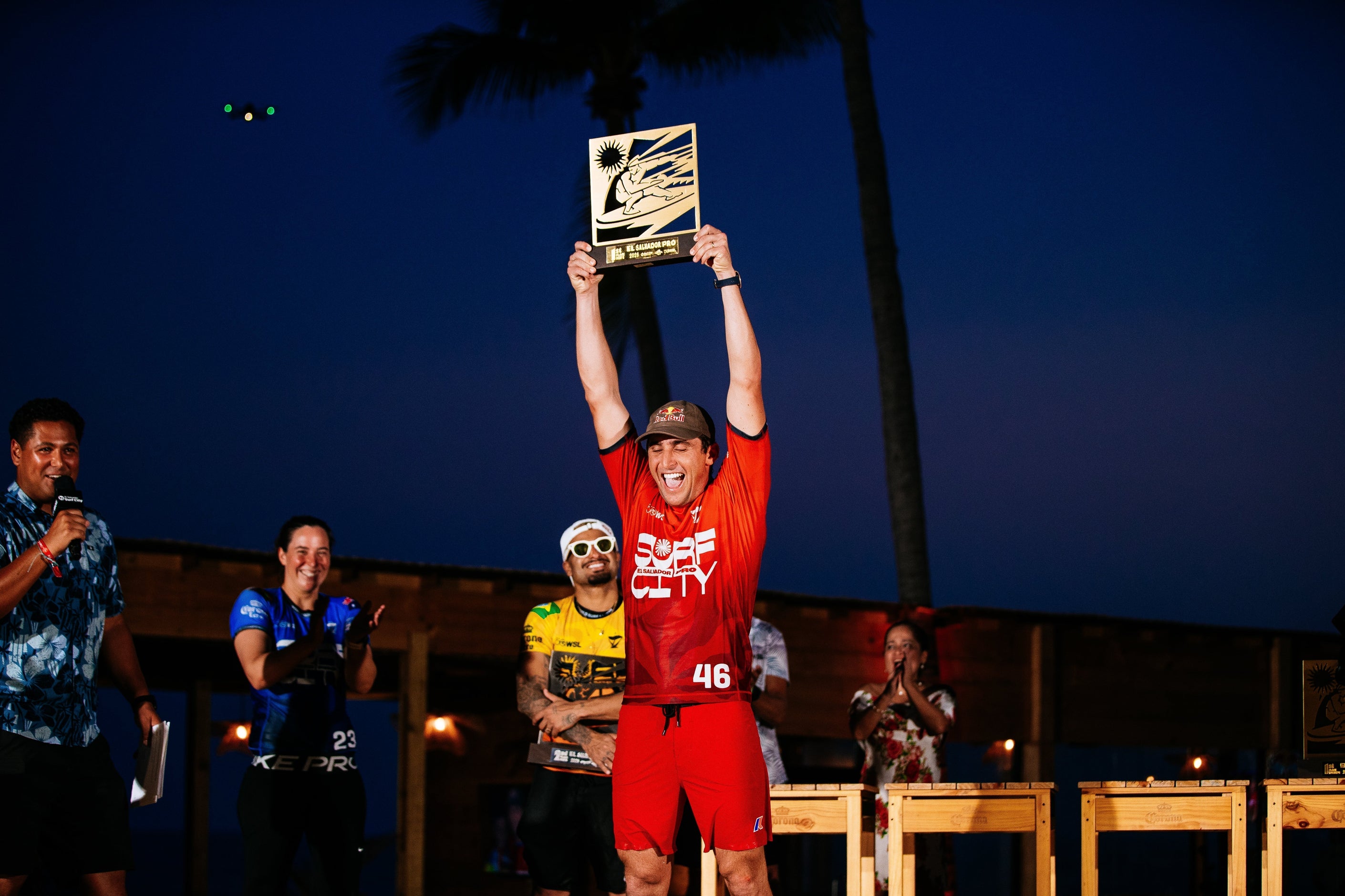 Leo did it. First win on the Championship Tour.