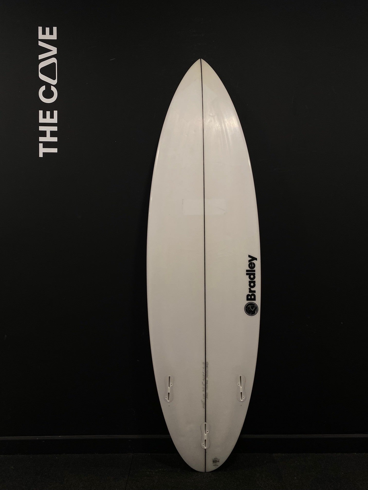 One 5'9" x 18 1/4" X  2 3/16", Round Pin, 3x  Futures Fin Boxes, PU [Good] - ID:946540