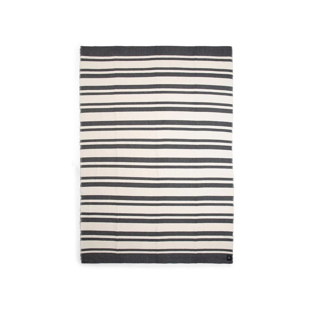 B halfmoon everyday blanket