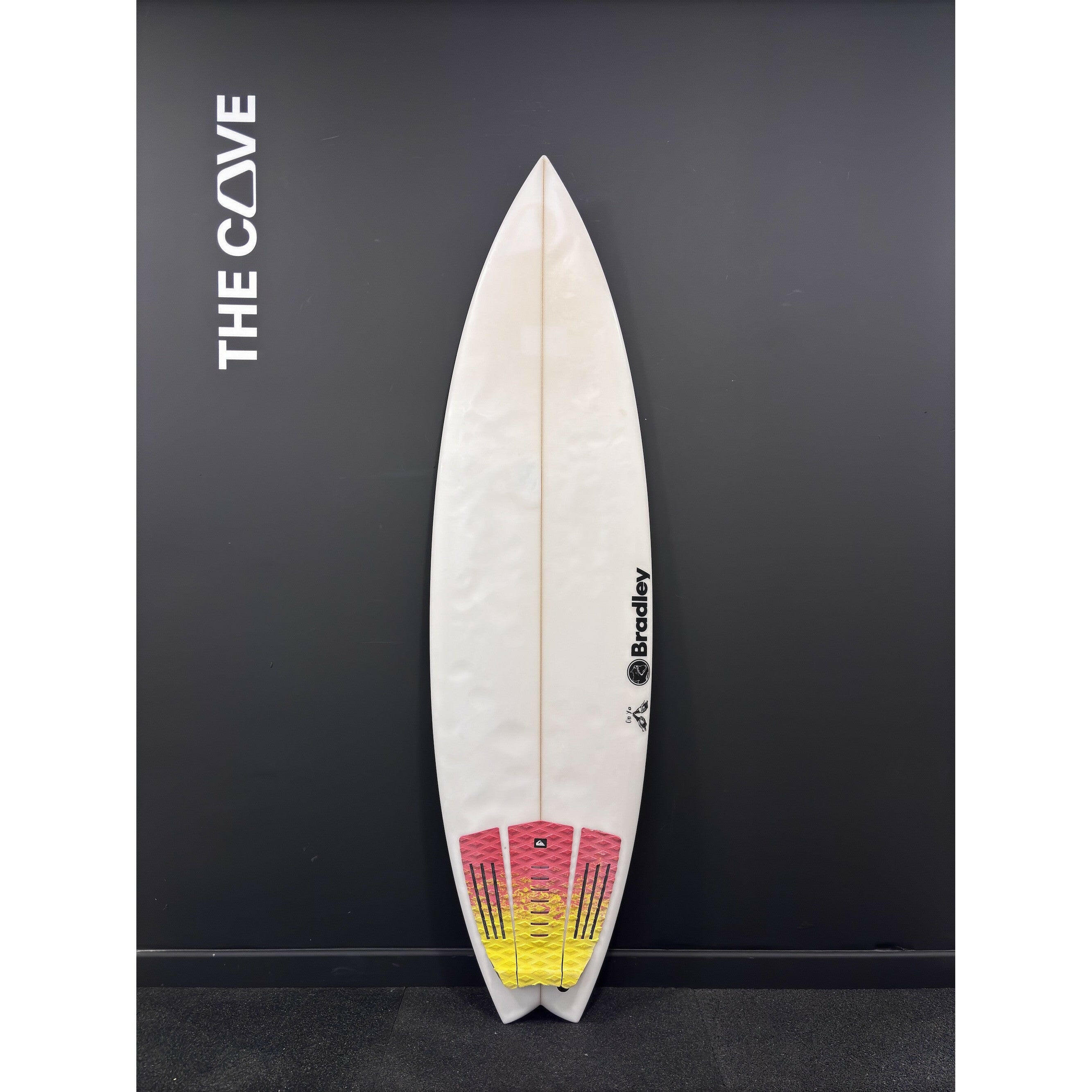 On Ya (narrow) 5'8" x 18 3/8" X  2 1/4" - 25.20L, 3x  Futures Fin Boxes, PU [Average] - ID:897369 | Shortboard | Bradley | sb897369