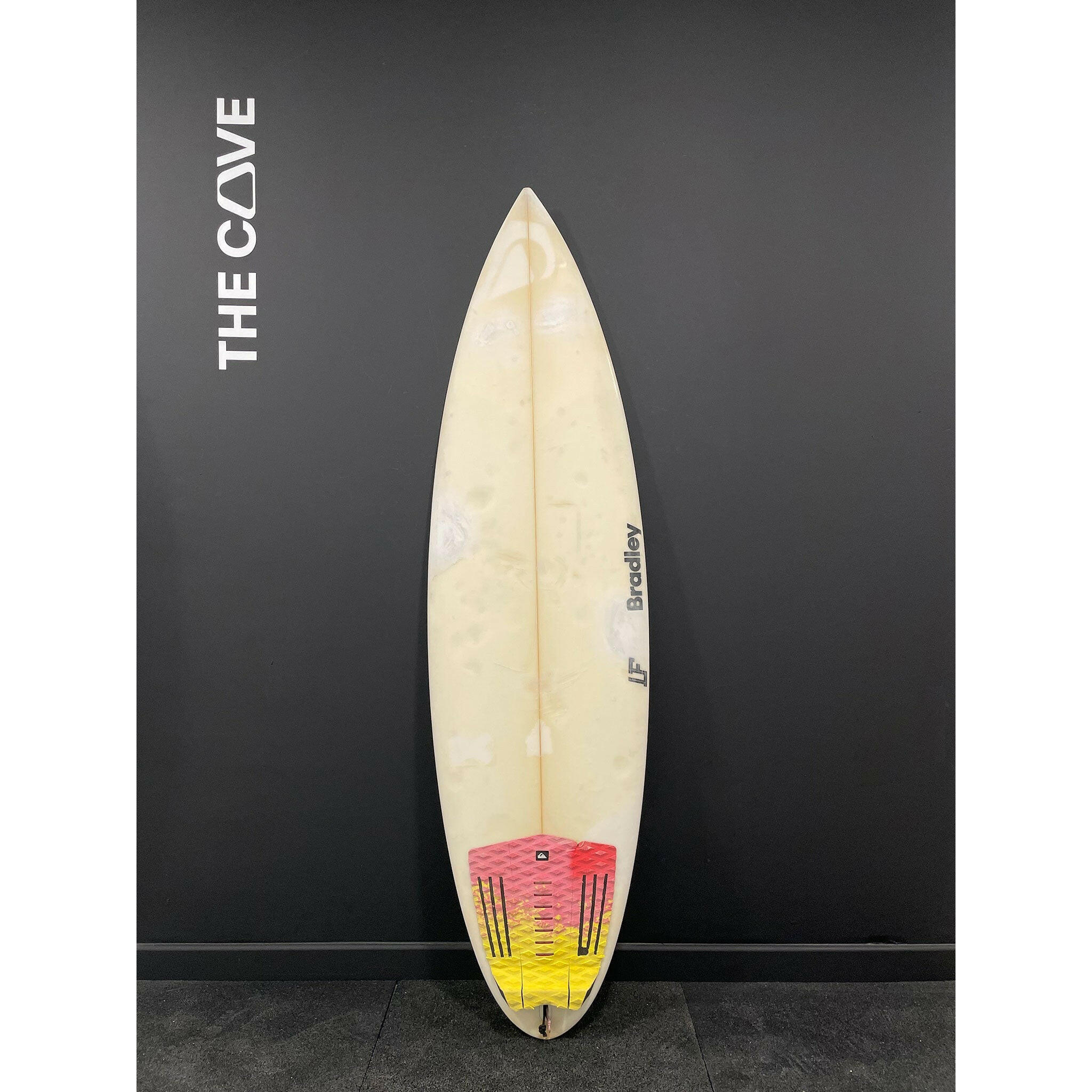 LF 5'7" x 18 1/4" X  2 1/8" - 22.96L, 3x  Futures Fin Boxes, PU [Low Average] - ID:897359 | Shortboard | Bradley | sb897359