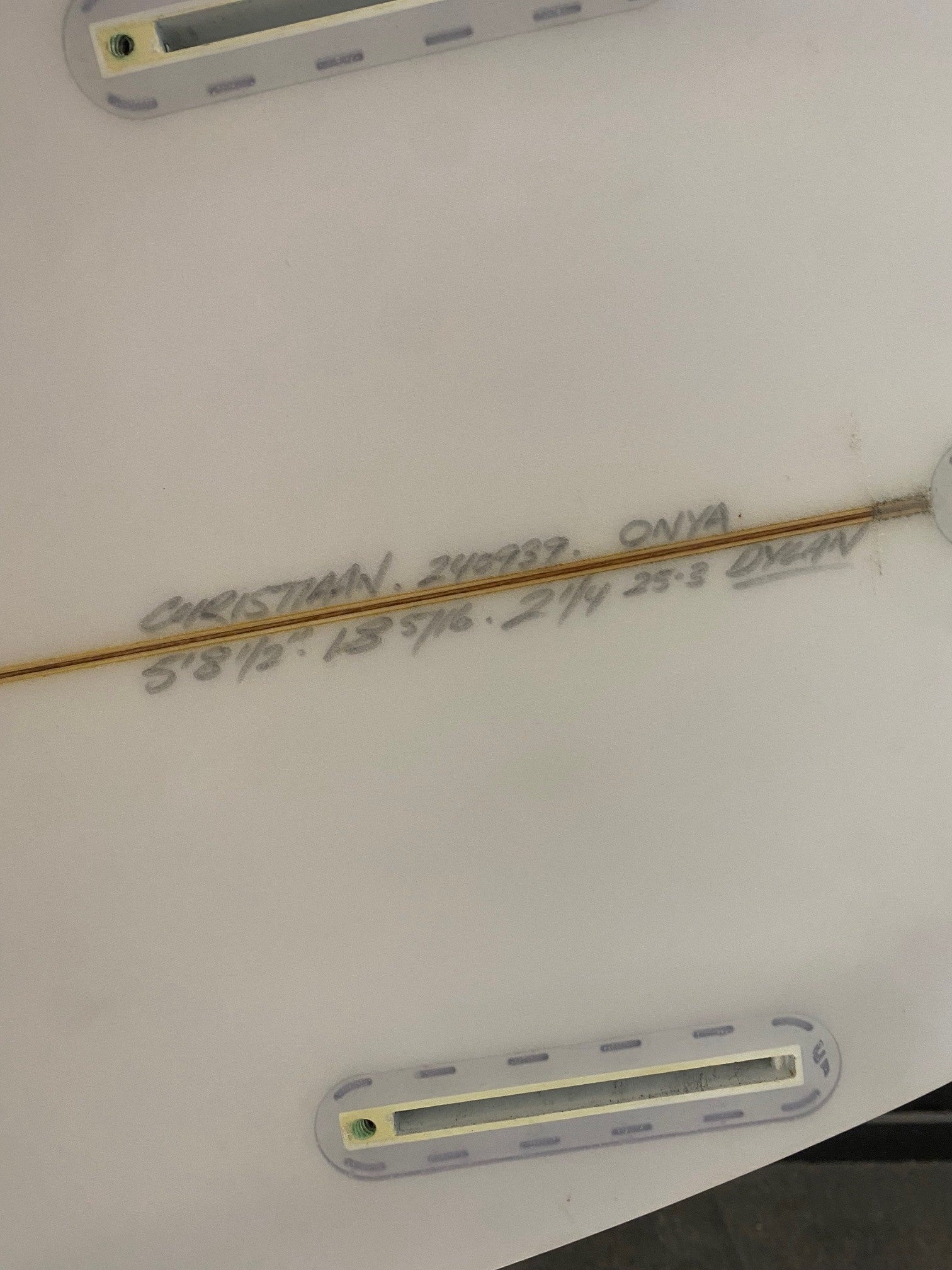 On Ya (narrow) 5'8" x 18 5/16" X  2 1/4", 3x  Futures Fin Boxes, PU [Low Average] - ID:1140752