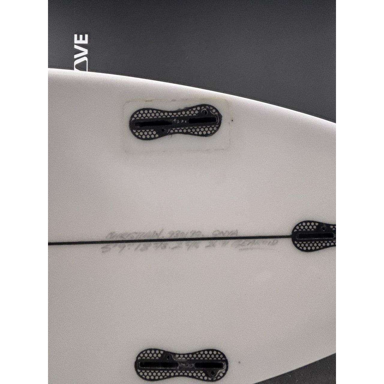 On Ya (narrow) 5'9" x 18 5/8" X  2 5/16" - 26.91L, Squash, 3x  FCS 2 Fin Boxes, PU [Good] - ID:930190