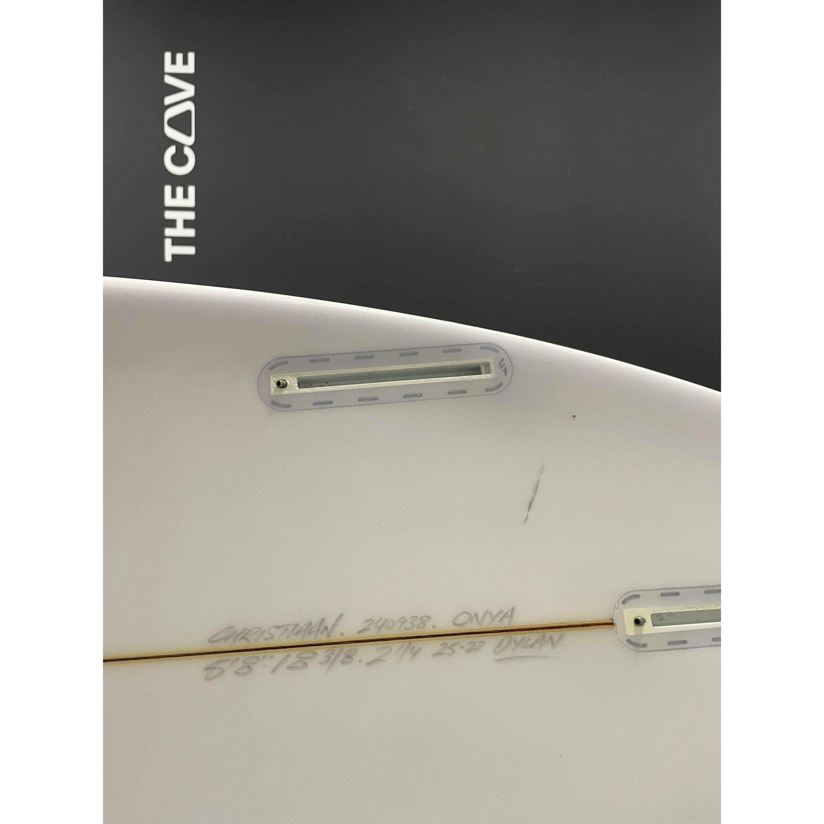 On Ya (narrow) 5'8" x 18 3/8" X  2 1/4" - 25.22L, 3x  Futures Fin Boxes, PU [Average] - ID:1025106