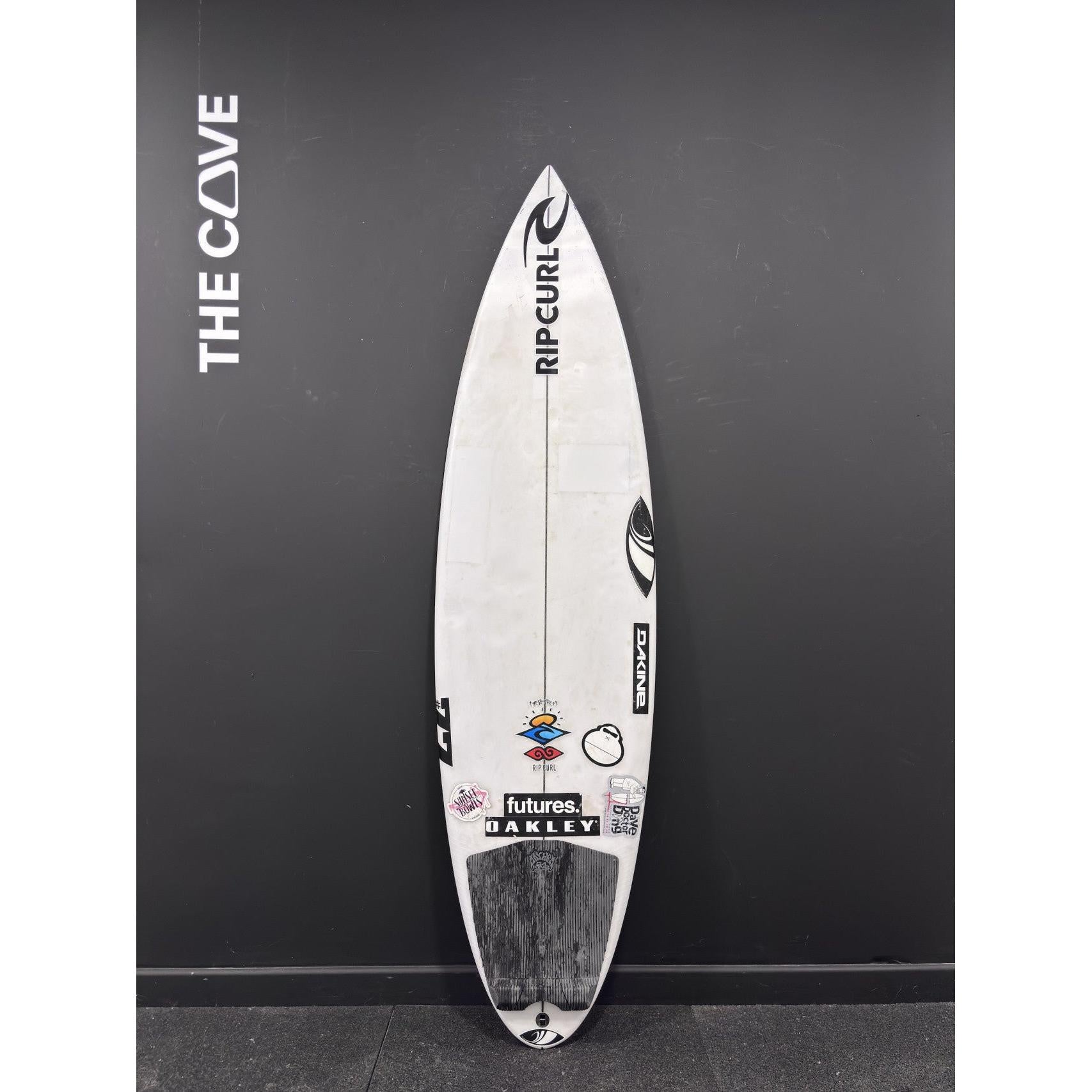 #77 5'8" x 18" X  2 1/4" - 23.00L, 3x  Futures Fin Boxes, PU [Average] - ID:1073152