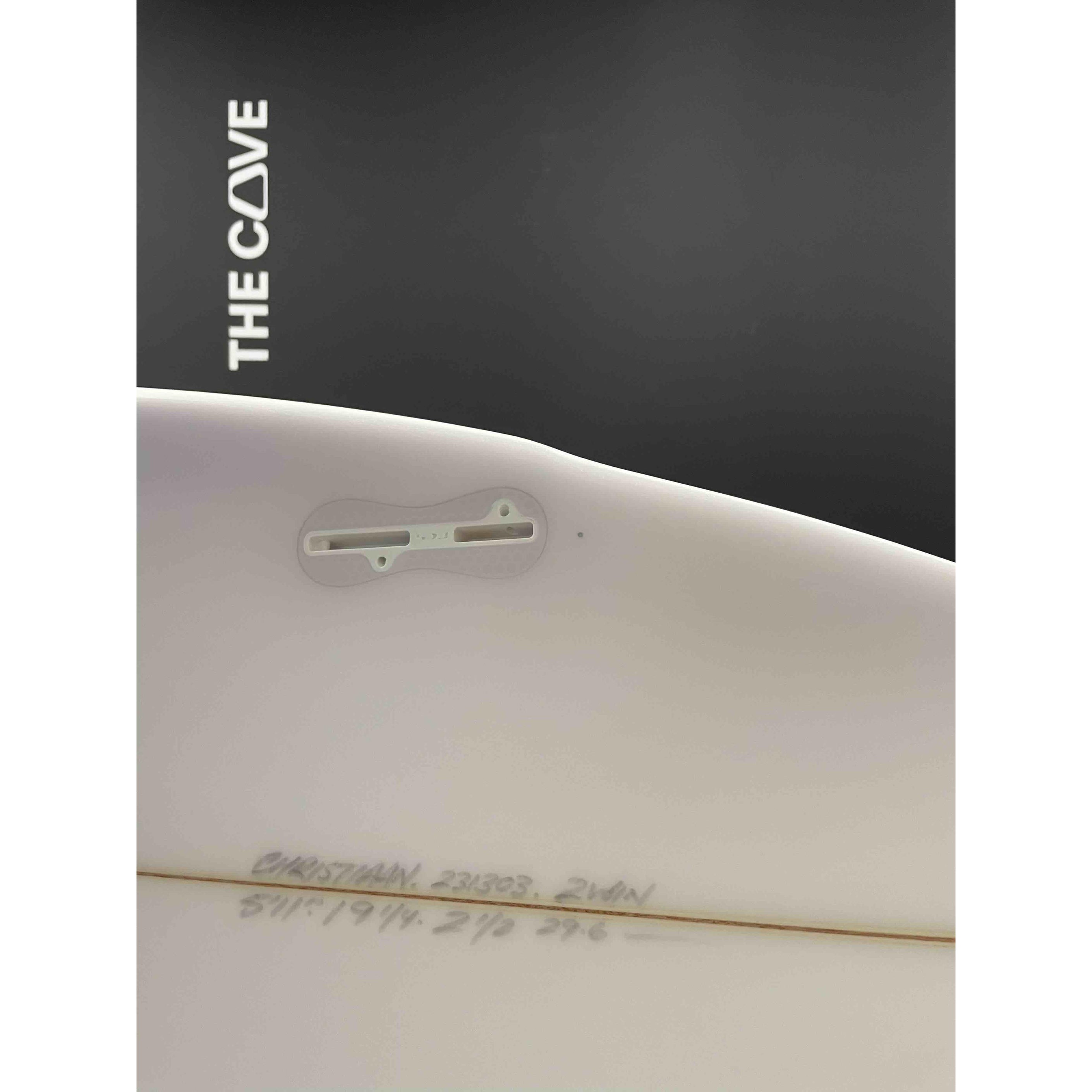 2WIN 5'11" x 19 1/4" X  2 1/2" - 29.60L, 2x  FCS 2 Fin Boxes, PU [New] - ID:895278