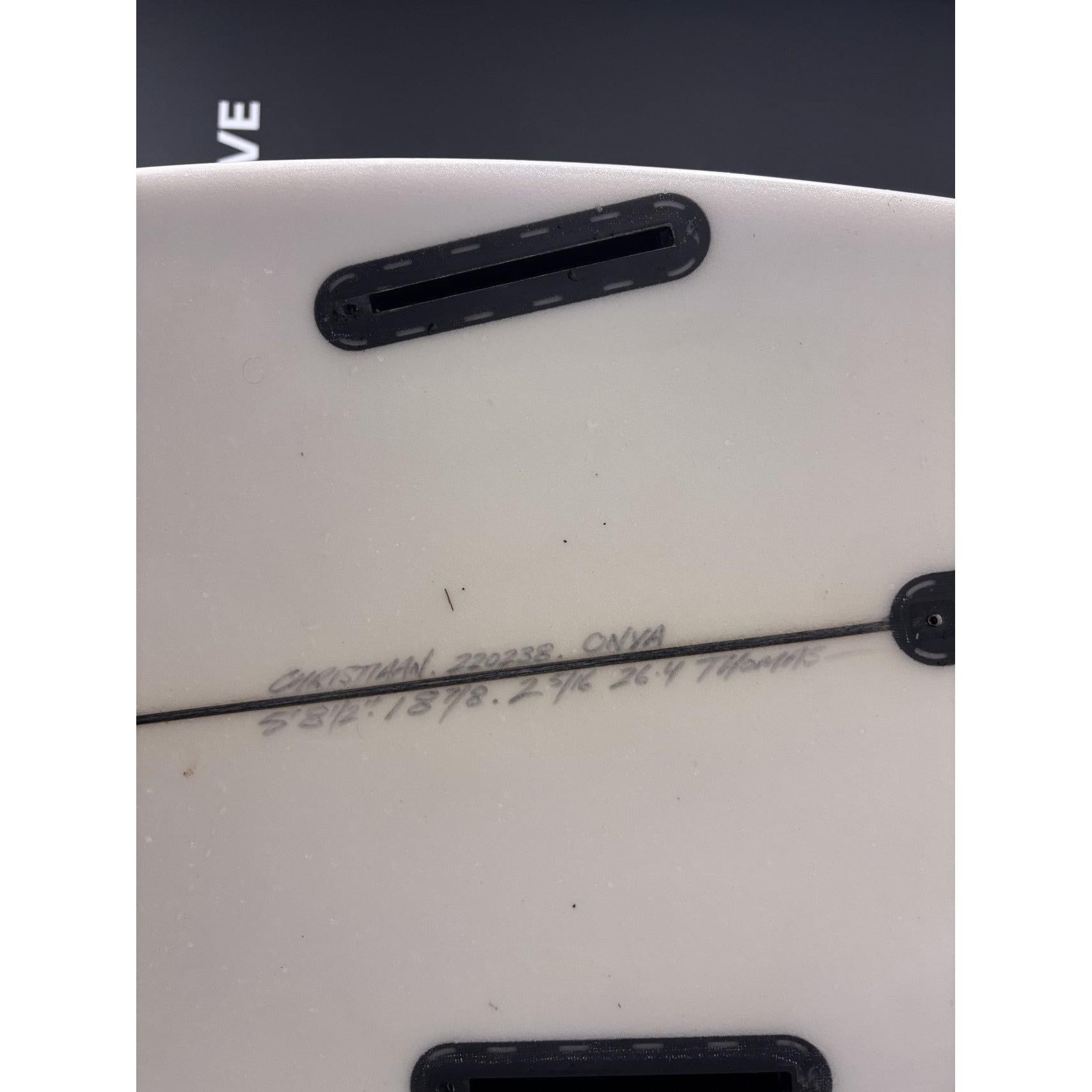 On Ya (narrow) 5'8" x 18 7/8" X  2 5/16" - 26.40L, 3x  Futures Fin Boxes, PU [Average] - ID:1061333