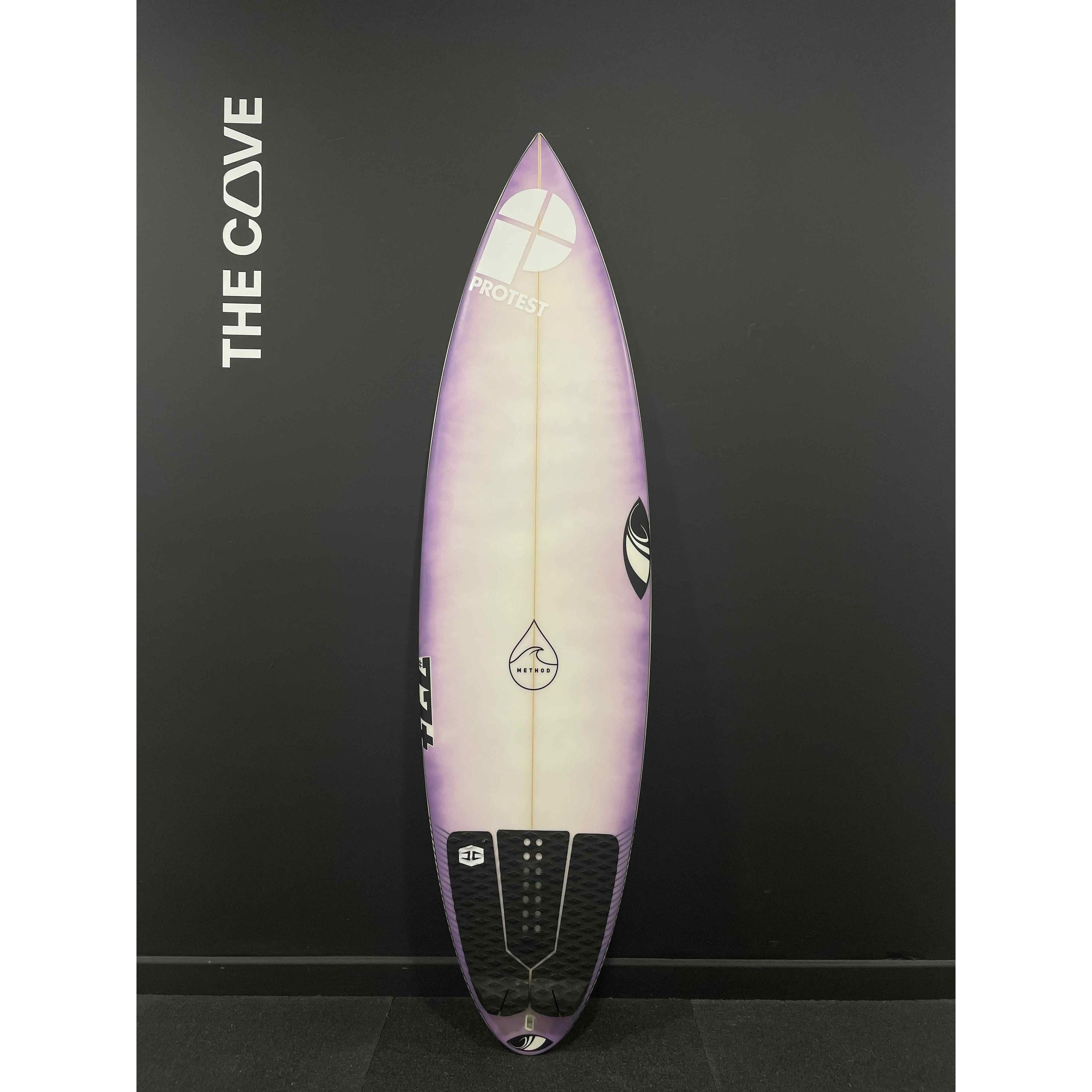 #77 + 5'11" x 18 3/4" X  2 7/16" - 28.00L, 3x  FCS 2 Fin Boxes, PU [New] - ID:972430