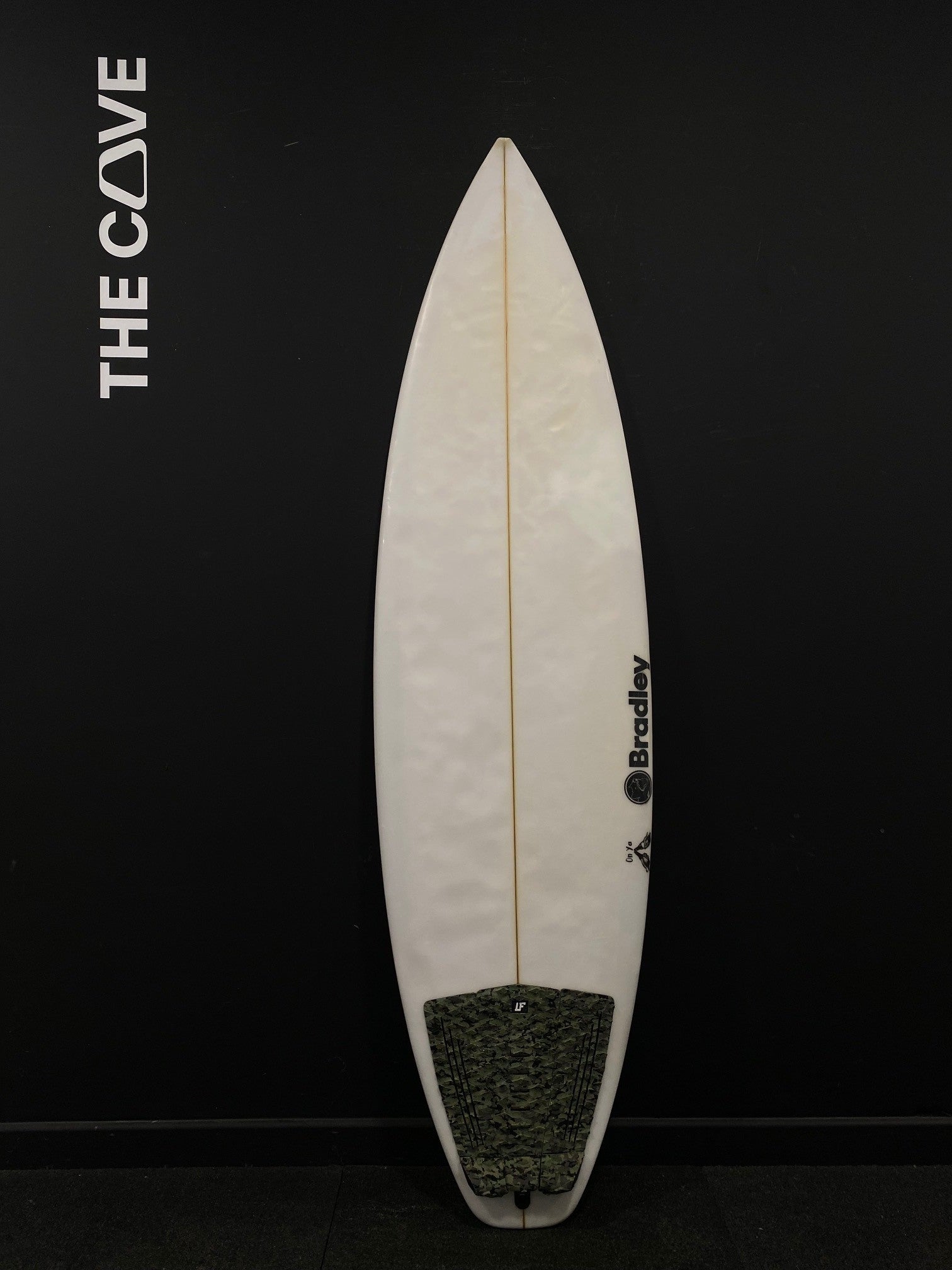 On Ya (narrow) 5'8" x 18 5/16" X  2 1/4", 3x  Futures Fin Boxes, PU [Low Average] - ID:1140752