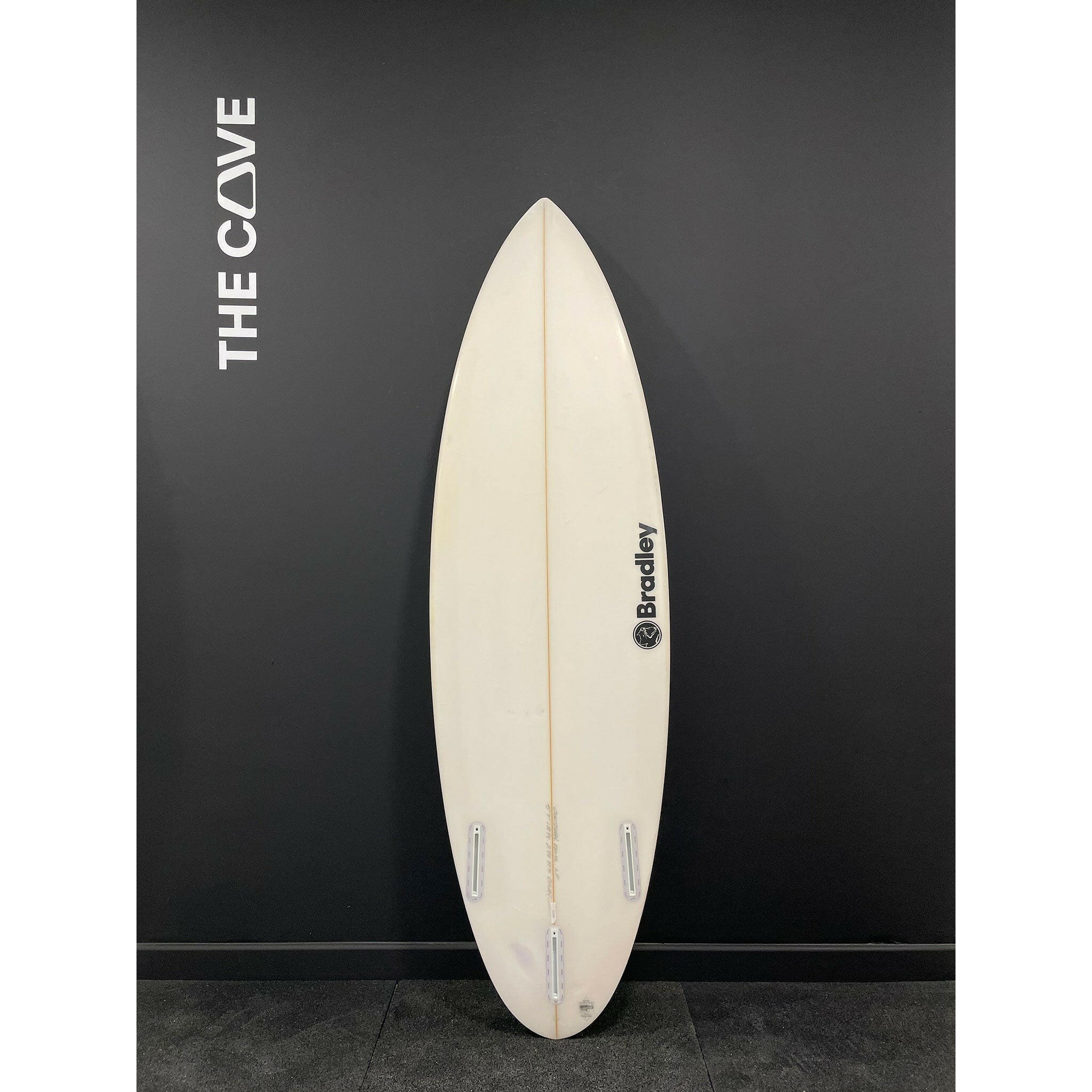 LF 5'7" x 18 1/4" X  2 1/8" - 22.96L, 3x  Futures Fin Boxes, PU [Low Average] - ID:897359 | Shortboard | Bradley | sb897359