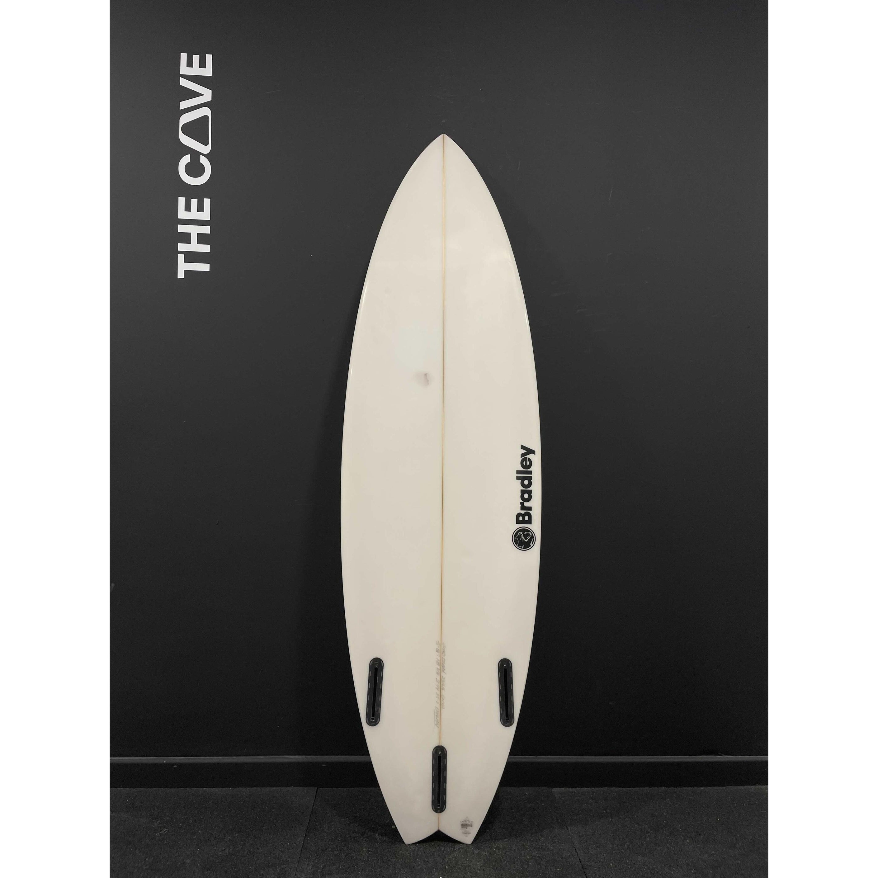On Ya (narrow) 5'8" x 18 3/8" X  2 1/4" - 25.20L, 3x  Futures Fin Boxes, PU [Average] - ID:897369