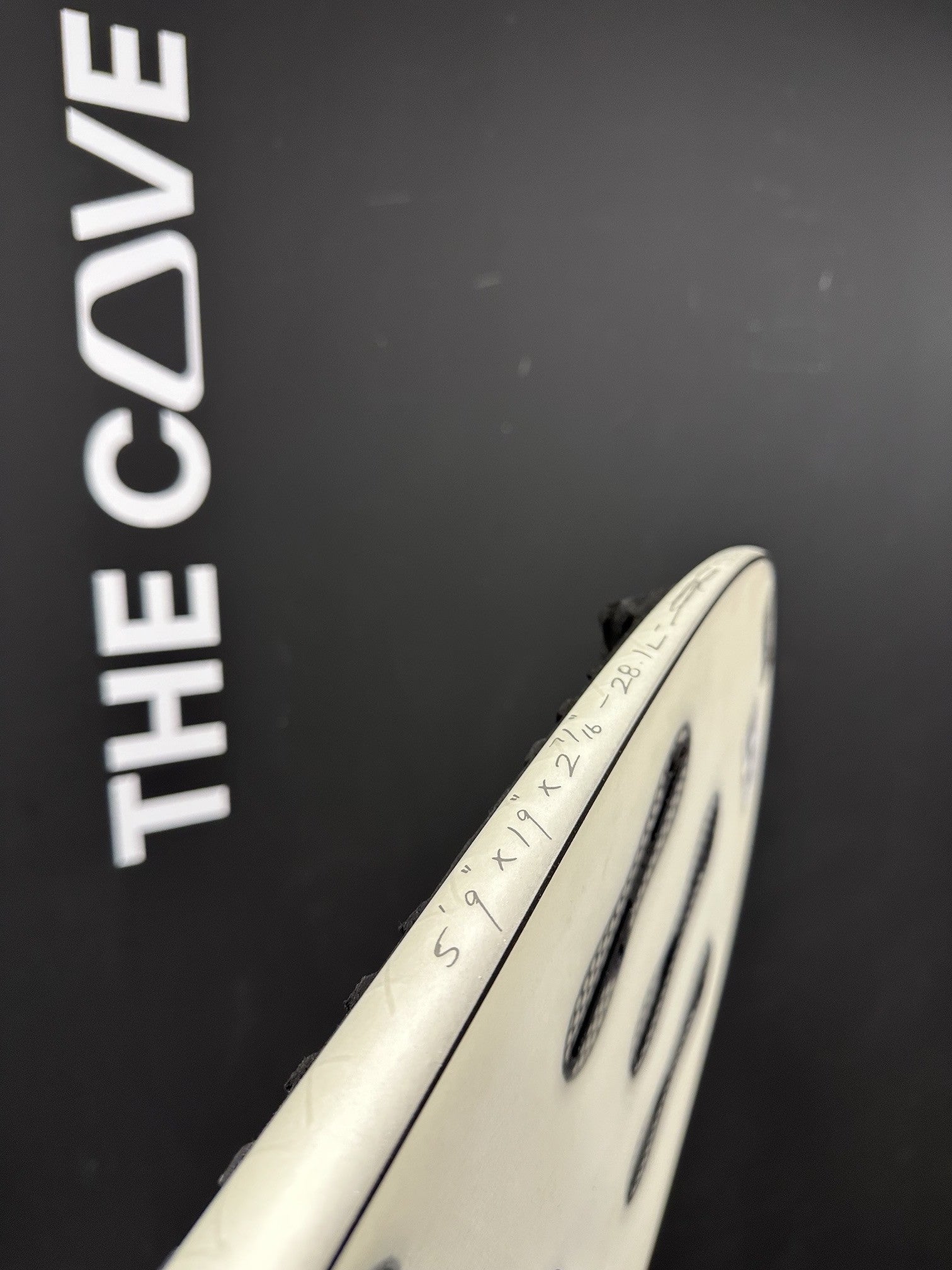 5'9" x 19" X  2 7/16", 5x  FCS 2 Fin Boxes [Semi New] - ID:1152036