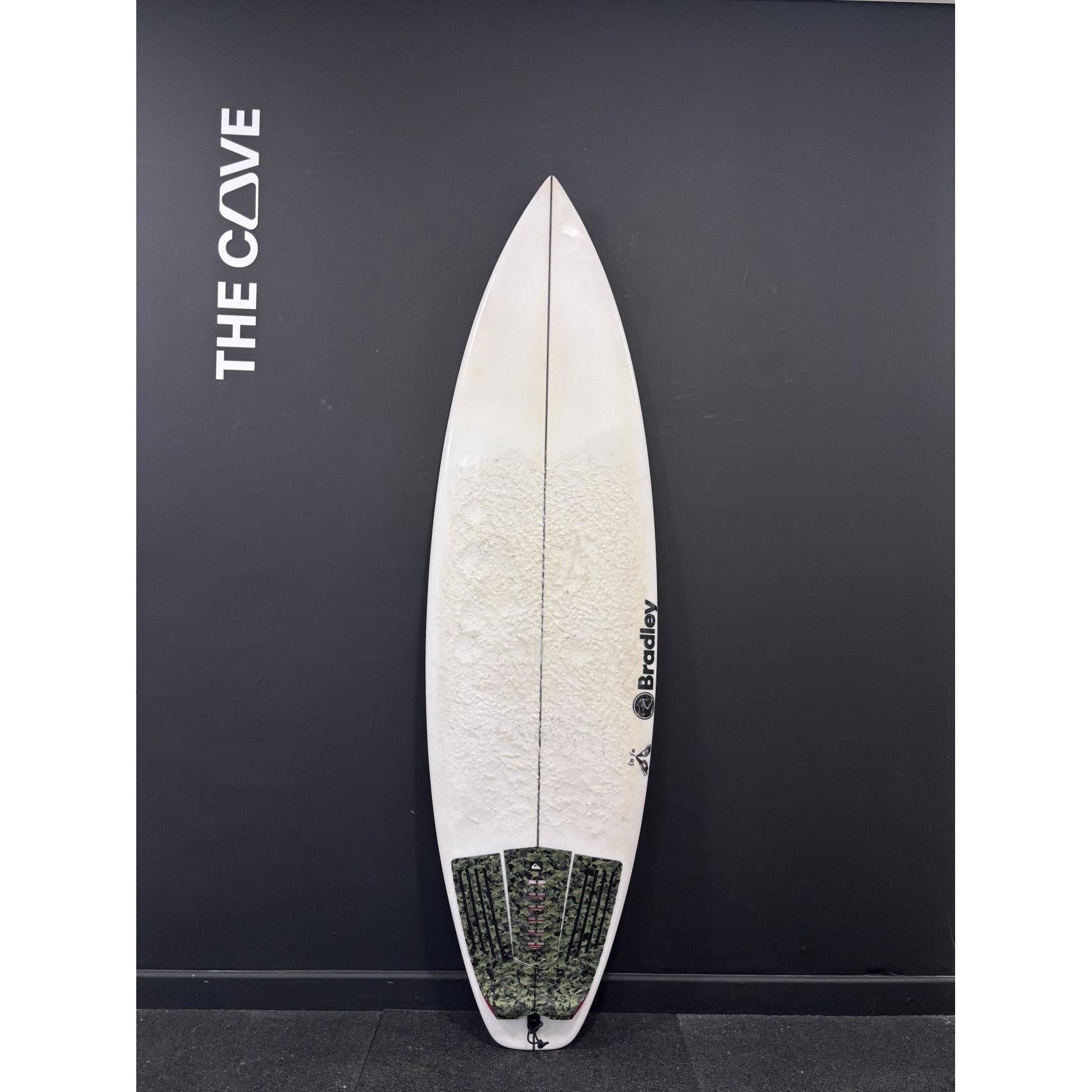 On Ya (narrow) 5'8" x 18 7/8" X  2 5/16" - 26.40L, 3x  Futures Fin Boxes, PU [Average] - ID:1061333