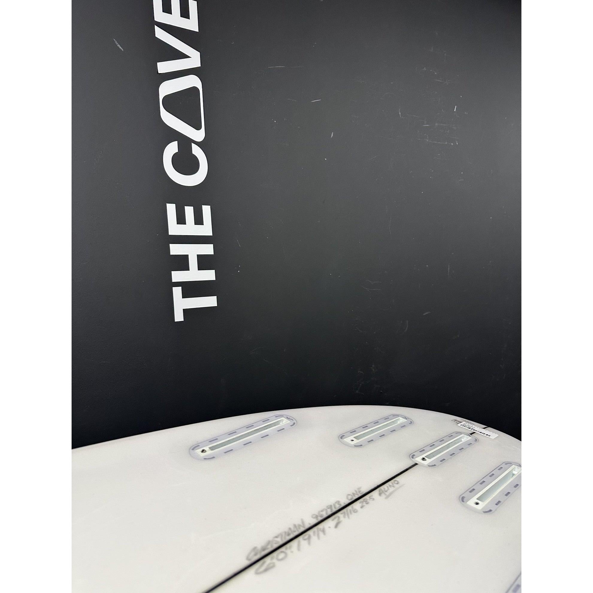 One 6'0" x 19 1/4" X  2 7/16", Round Pin, 3x  Futures Fin Boxes, PU [Good] - ID:967913