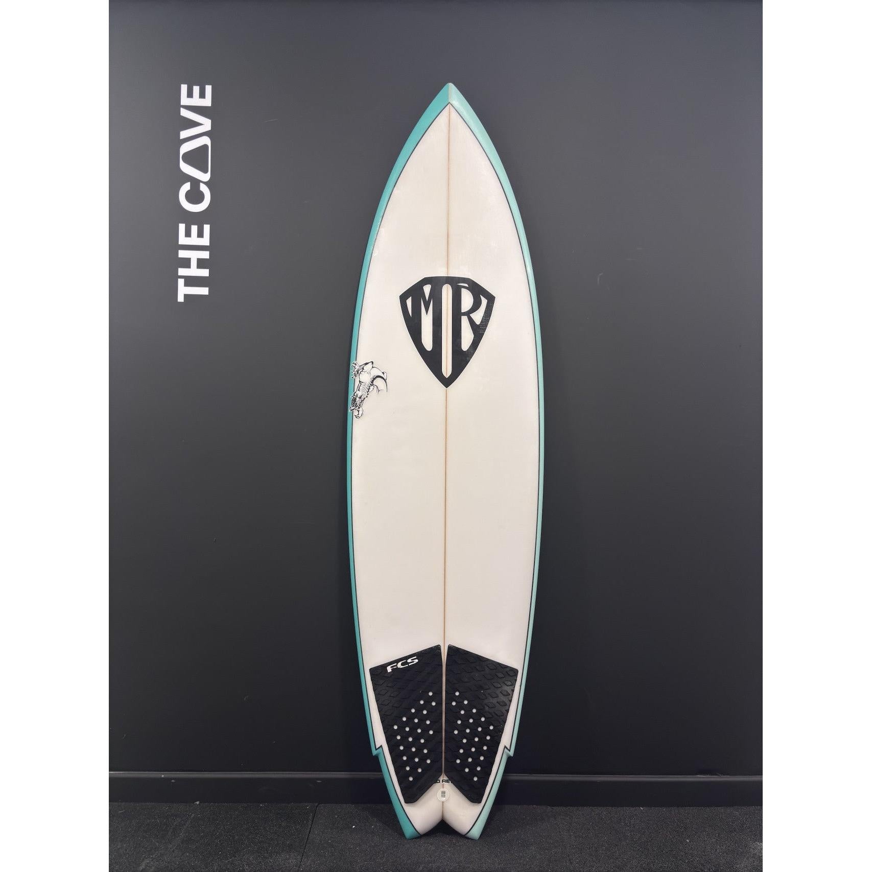 Retro Twin 6'2" x 20 1/4" X  2 3/4", Swallow, 2x  FCS 2 Fin Boxes, PU [Semi New] - ID:935324