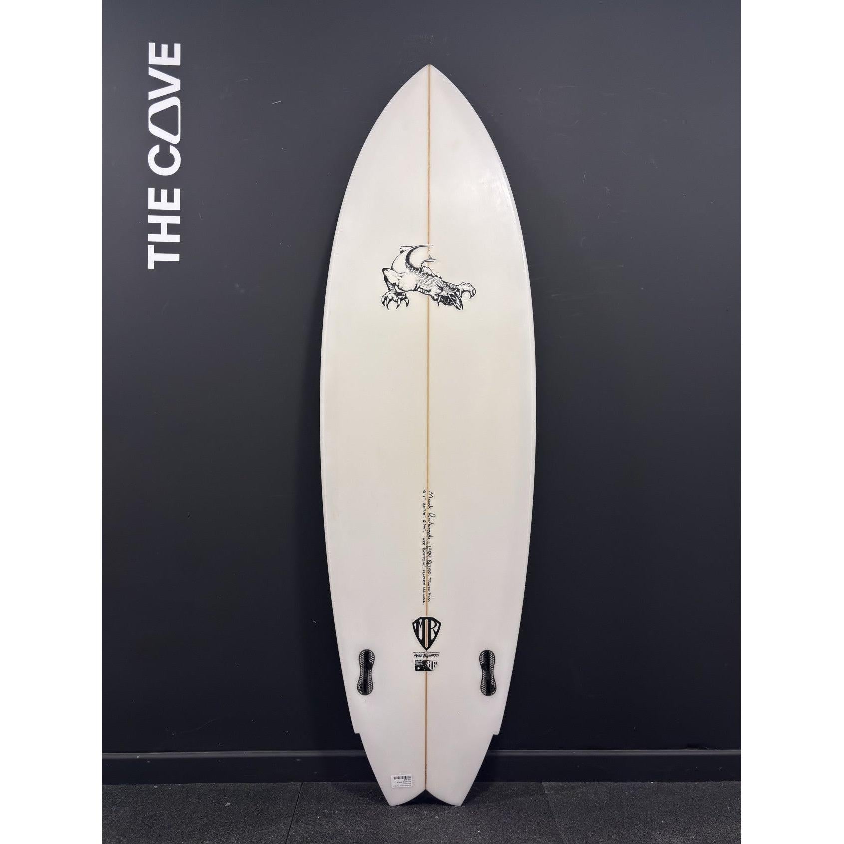Retro Twin 6'1" x 20 3/8" X  2 3/4", 2x  FCS 2 Fin Boxes, PU [Good] - ID:1083518
