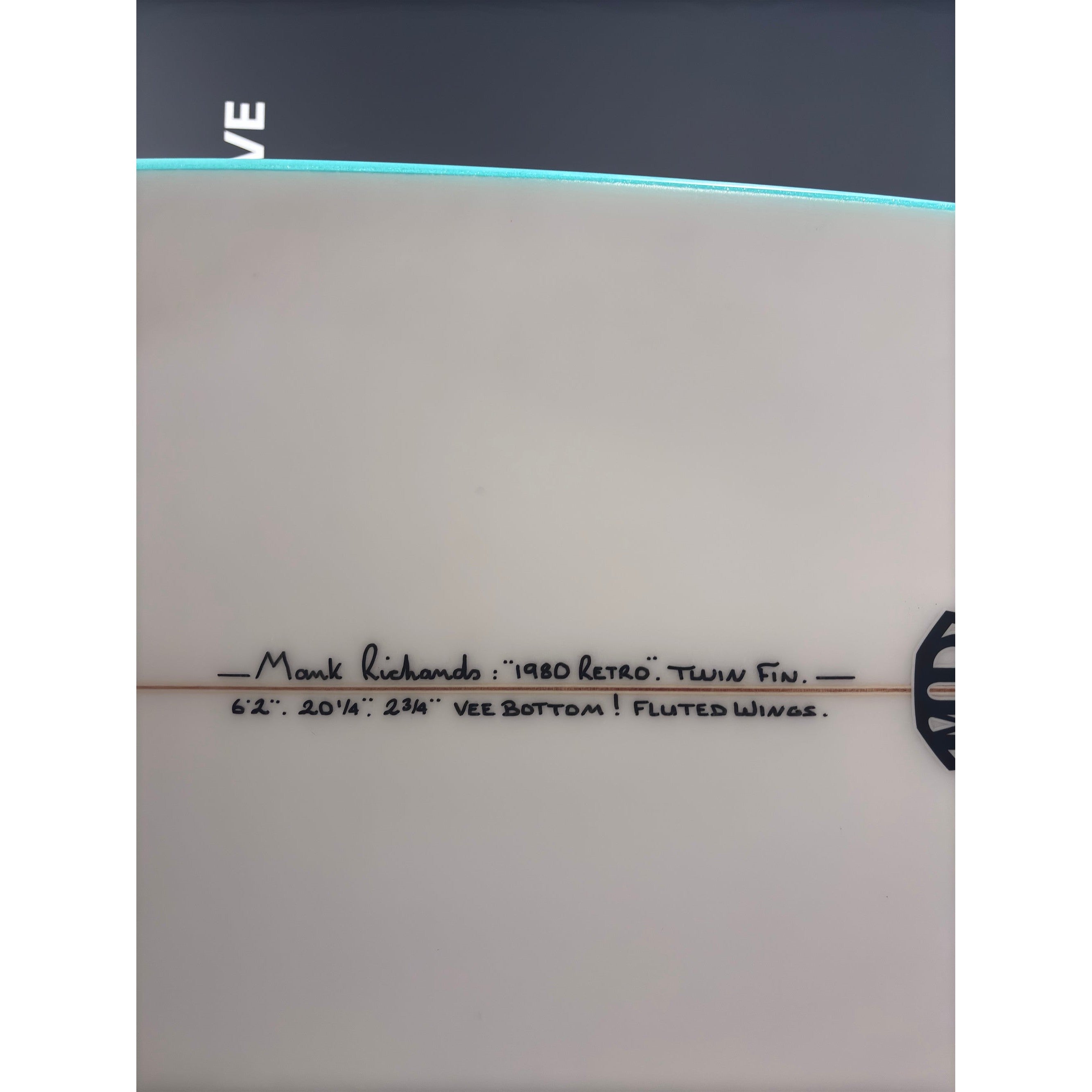 Retro Twin 6'2" x 20 1/4" X  2 3/4", Swallow, 2x  FCS 2 Fin Boxes, PU [Semi New] - ID:935324